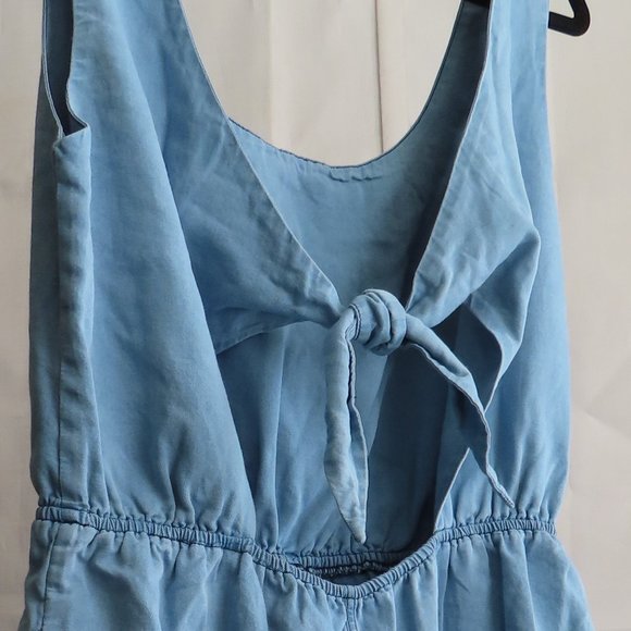 π Denim/Chambray Romper with Bow-tie Back - French Connection (L) β§ - Picture 4 of 8